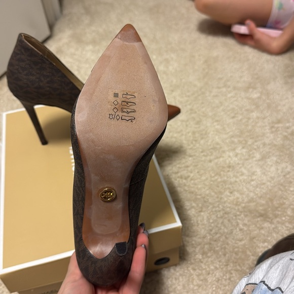 Pumps - Picture 3 of 3